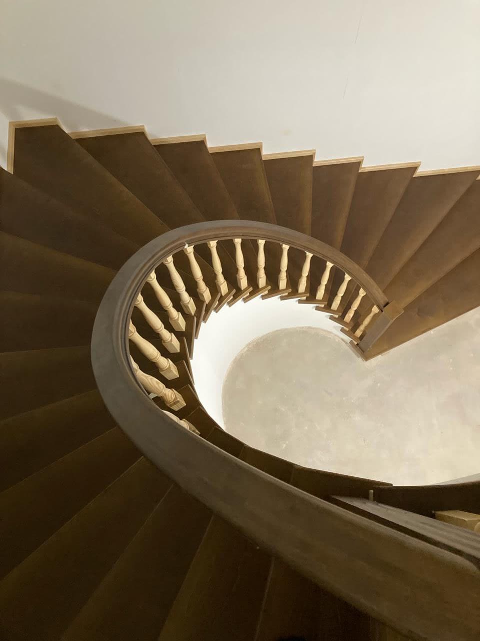 Отделка бетонной лестницы